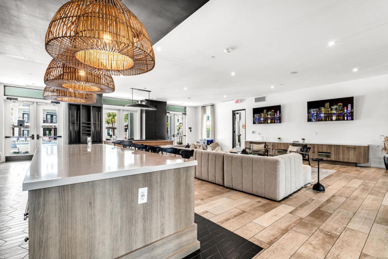 Sunny 2-Bed Oasis Pool And Gym In Apollo Beach Esterno foto