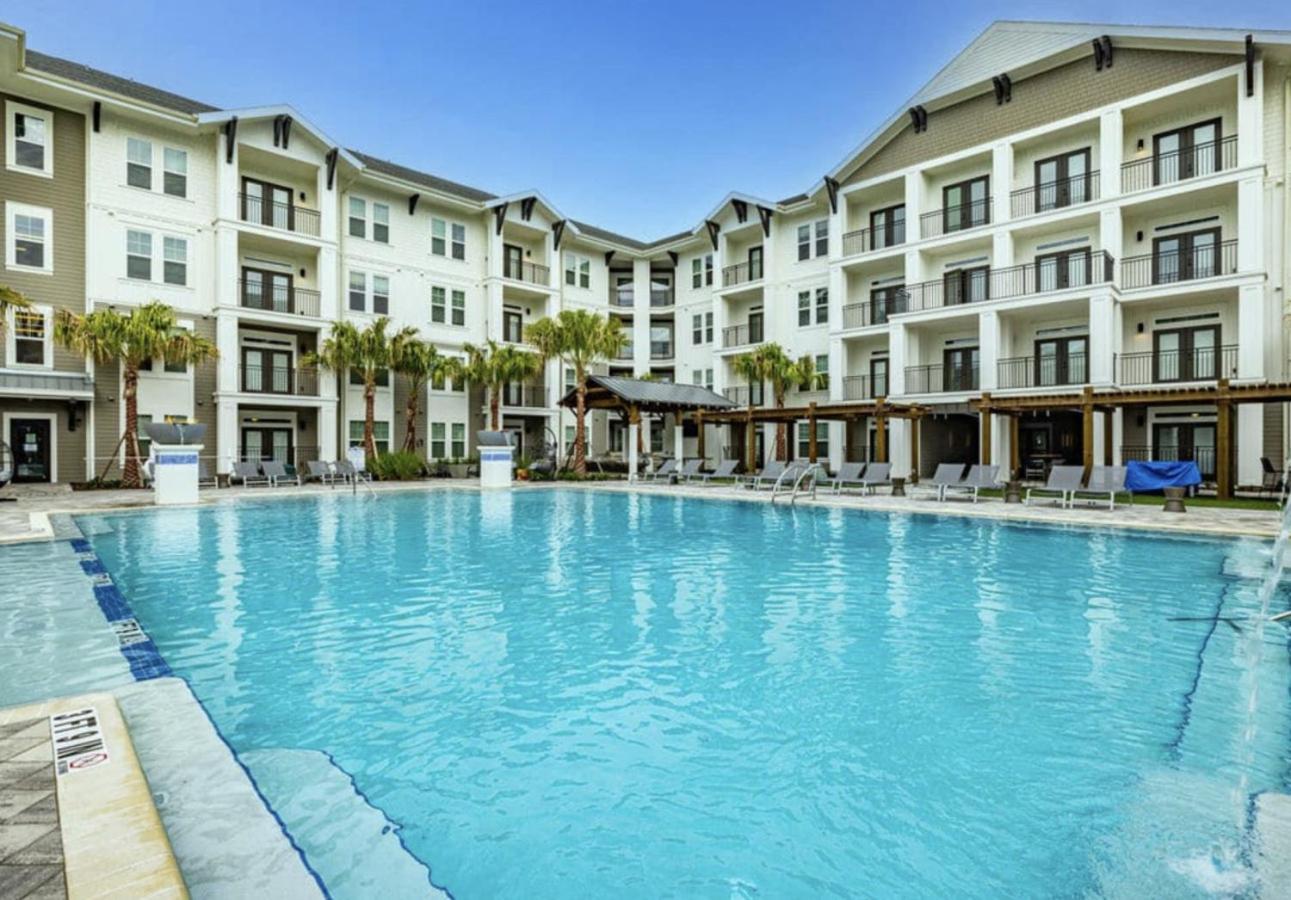 Sunny 2-Bed Oasis Pool And Gym In Apollo Beach Esterno foto