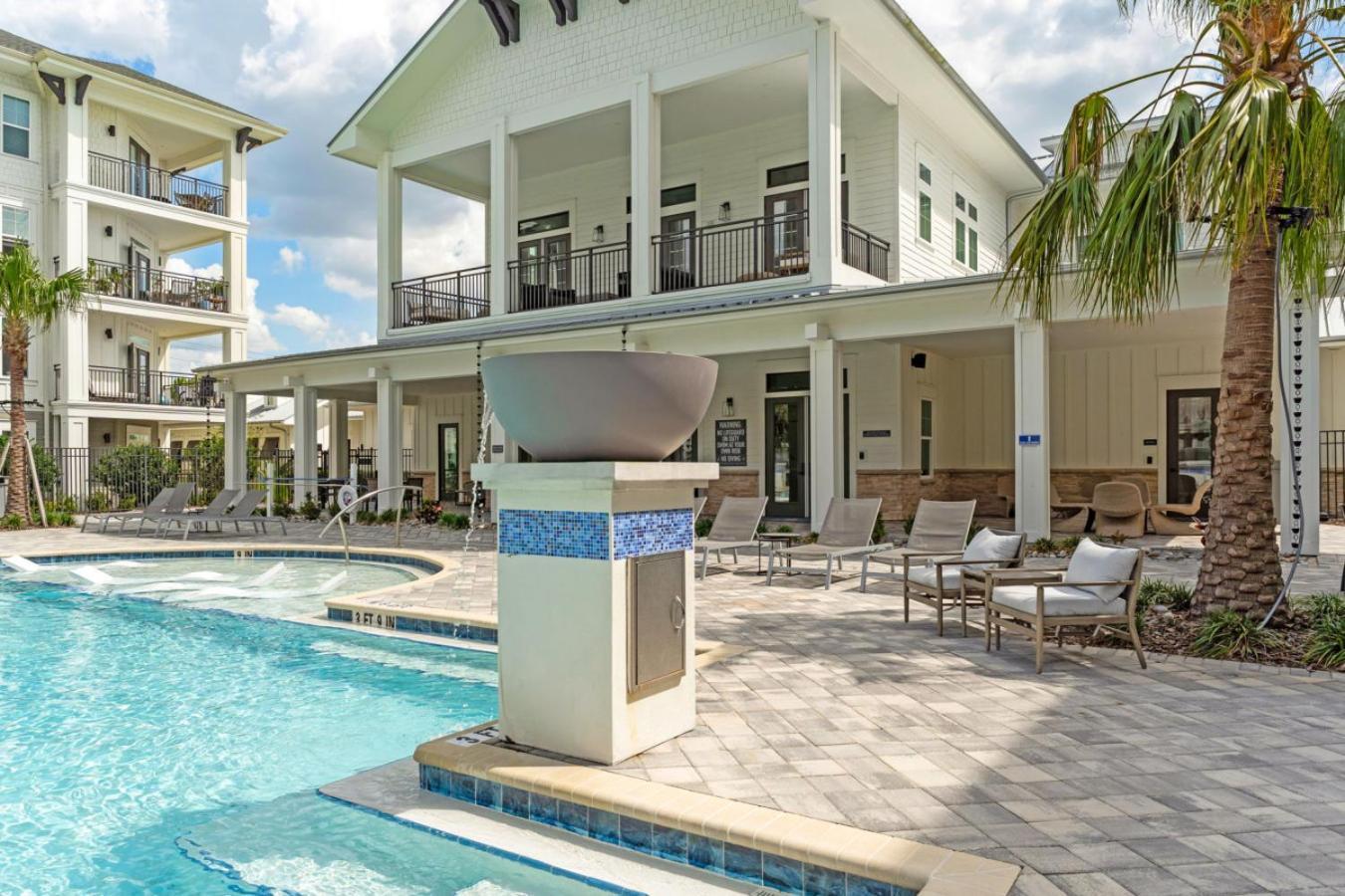 Sunny 2-Bed Oasis Pool And Gym In Apollo Beach Esterno foto
