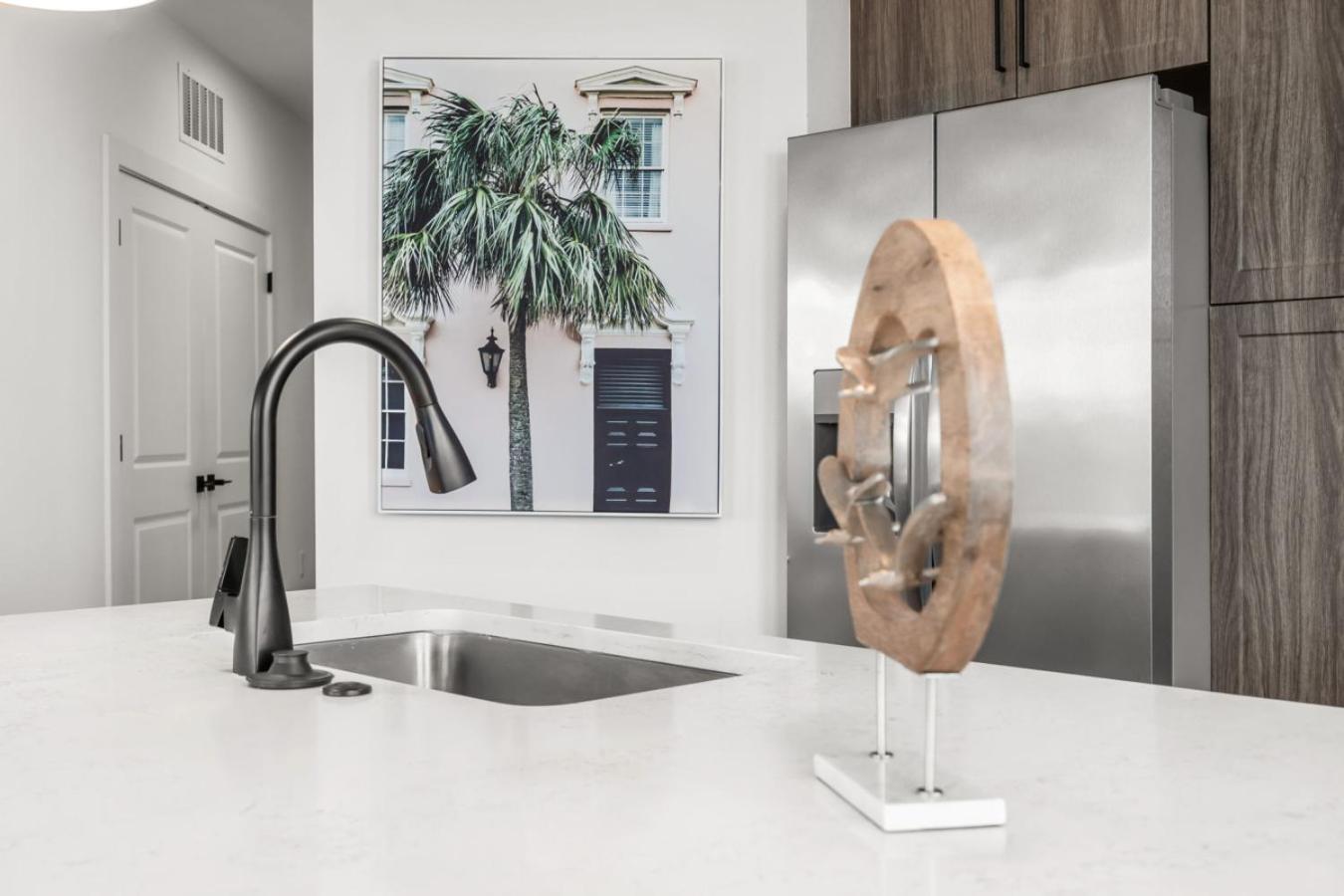 Sunny 2-Bed Oasis Pool And Gym In Apollo Beach Esterno foto