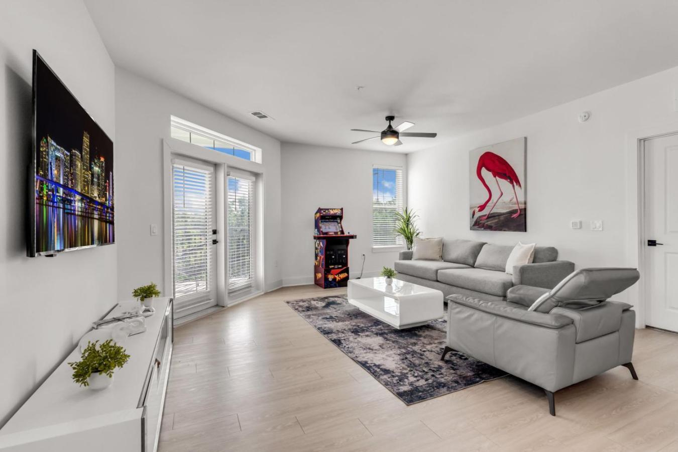 Sunny 2-Bed Oasis Pool And Gym In Apollo Beach Esterno foto
