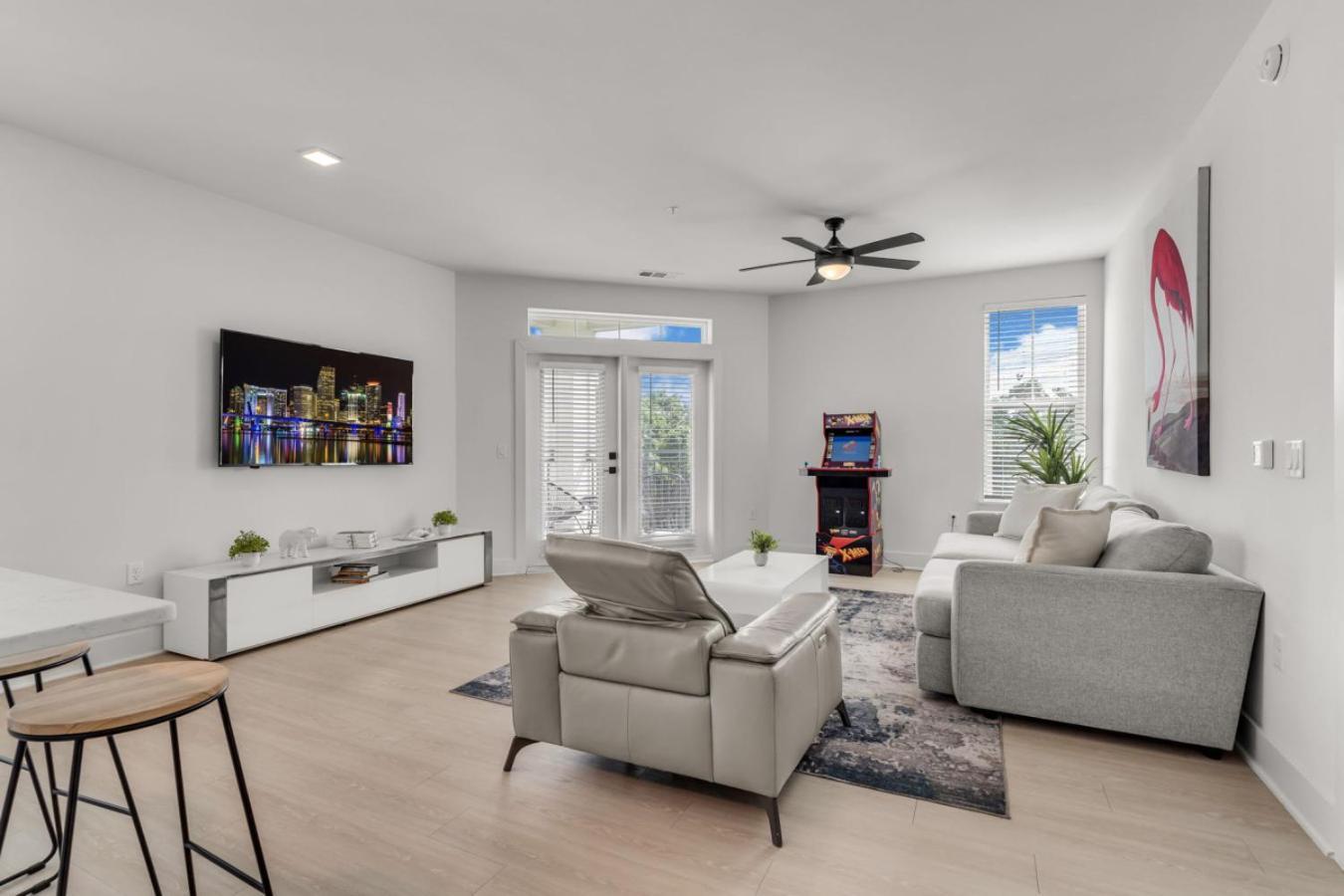 Sunny 2-Bed Oasis Pool And Gym In Apollo Beach Esterno foto